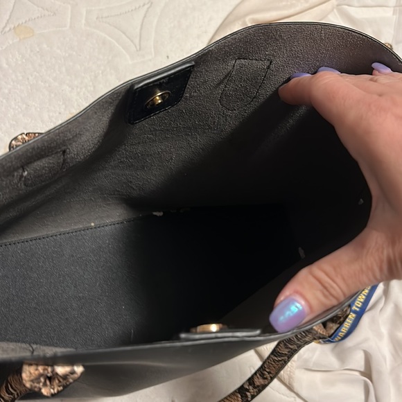 Black tote with matching wallet - Picture 3 of 4